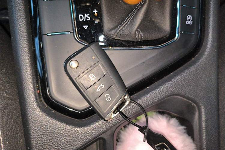 Used Volkswagen Tiguan L 2020 330TSI Automatic Two-Wheel Drive Smart Luxury Edition China VI Standard Vehicle Key