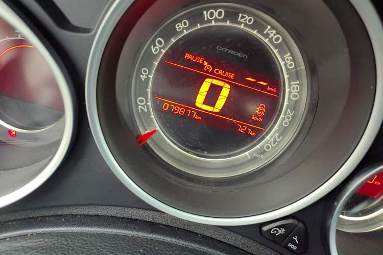 Used Citroen C4L 2013 1.8L Manual Jingzhi Edition Odometer Close Up