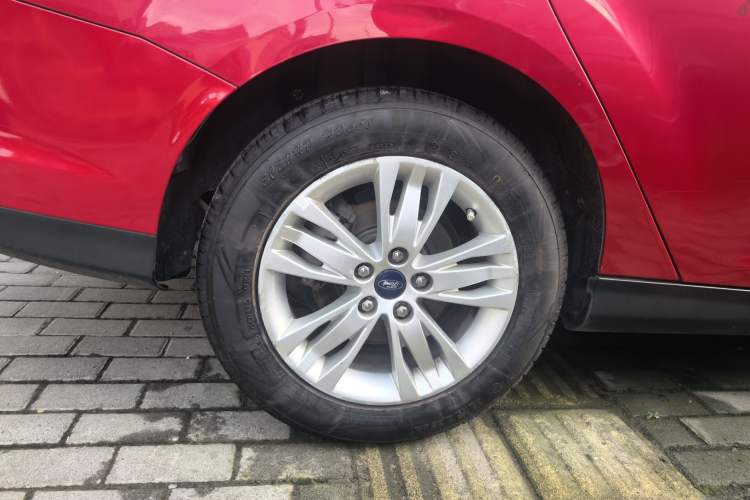 Used Ford Focus 2012 Sedan 1.6L Manual Comfort Model Right Rear Wheel Hub