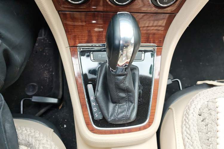 Used Volkswagen Lavida 2013 Revised Version 1.6L Automatic Luxury Edition
