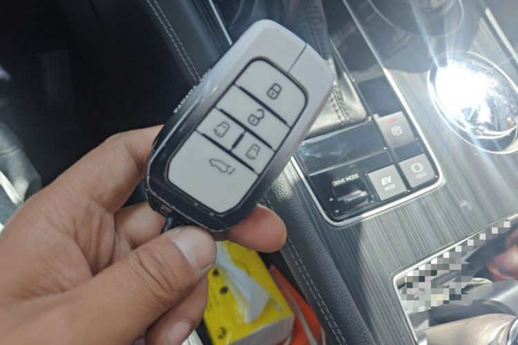 Used Toyota SIENNA 2024 2.5L Hybrid Prestige Deluxe Edition Vehicle Key