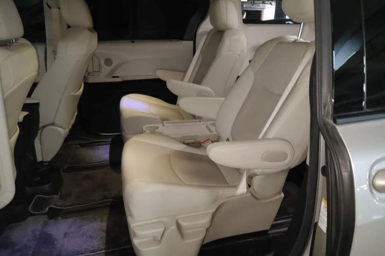 Used Toyota Sienna 2021 2.5L Hybrid Luxury Edition
