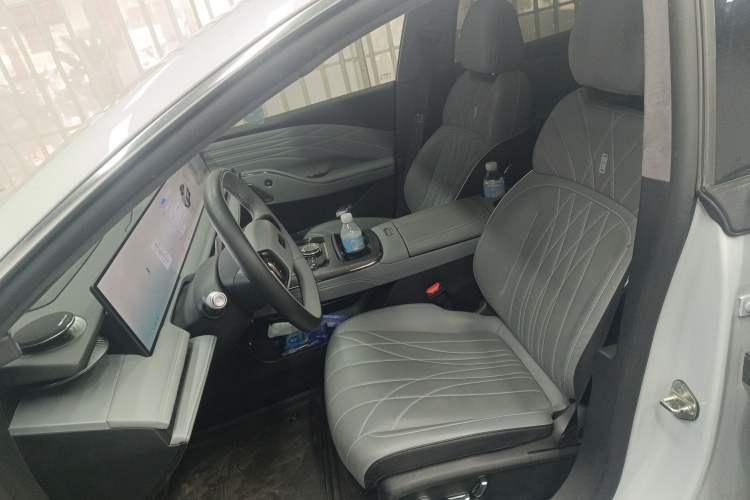 Used Geely Galaxy E8 2025 Model—610km Exploration+ Version