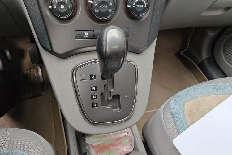 Used Kia Carens 2011 2.0L 7-Seater Automatic Standard Edition
