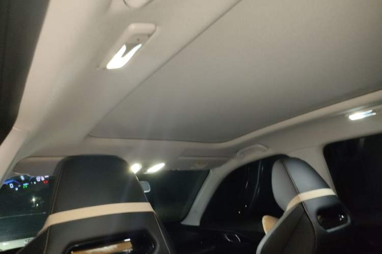 Used Oshan Z6 2022 Blue Whale 1.5T DCT Luxury Model
