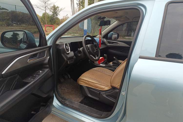 Used Great Wall King Kong Poer 2022 2.0T Manual Gasoline Two-Wheel Drive Navigation Version with Long Bed – GW4C20B Driver Seat