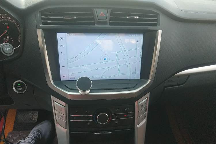 Used SAIC MAXUS T70 2021 2.0T Diesel Automatic 4x4 Elite Version with Long Bed and High Ground Clearance
