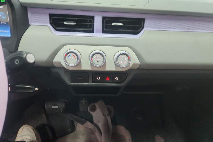 Used Chery QQ Ice Cream 2022 120km Conical Shape Lithium Iron Phosphate Audio And AC Panel