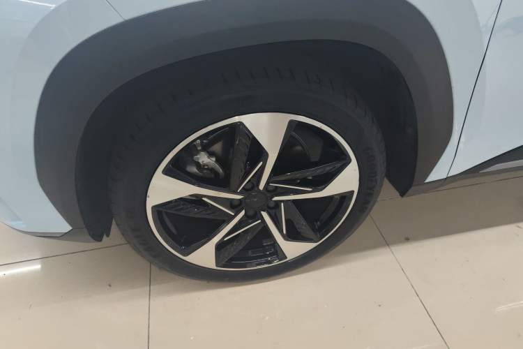 Used Geely Galaxy L7 2023 1.5T 115 km Starship Left Front Wheel Hub