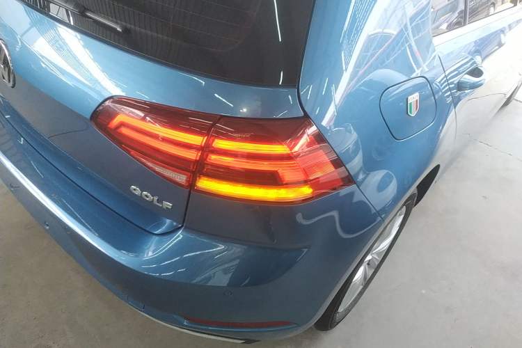 Used Volkswagen Golf 2018 1.6L Automatic Comfort Model Exterior 3