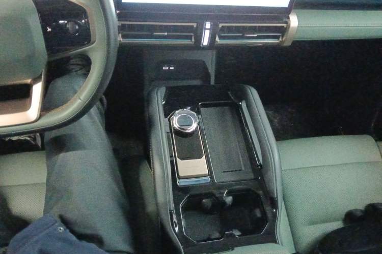 Used iCAR 03 2024 472km Four-Wheel Drive Long-Range Intelligent Advanced Version Gear Lever