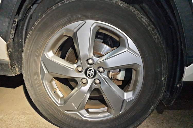 Used Toyota RAV4 2021 2.0L CVT Two-Wheel Drive Fashion PLUS Edition
