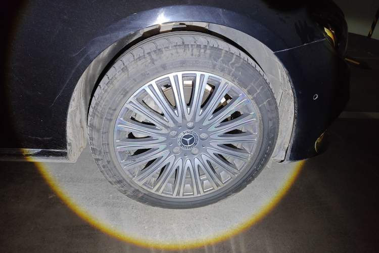 Used Mercedes-Benz E-Class 2018 E 200 L 4MATIC Right Front Wheel Hub