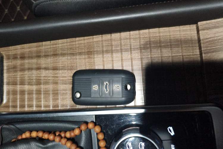 Used Roewe RX8 2018 30T Smart Connectivity Four-Wheel Drive Flagship Edition
