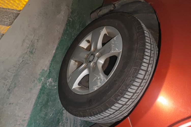 Used Skoda Fabia 2012 1.4L Manual Crystal Edition Right Front Wheel Hub