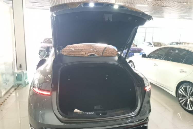 Used Avatr 06 2025 Pro Range-Extended Edition Trunk