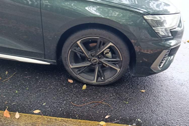 Used Audi A3 2022 Sportback 35 TFSI Fashionable Sports Model Right Front Wheel Hub