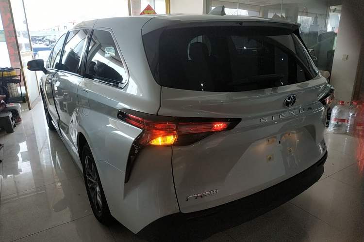 Used Toyota SIENNA 2026 Model 2.5L Dual-Engine Two-Wheel-Drive Comfort Edition Rear Left 45 Deg