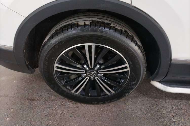 Used Volkswagen Tiguan L 2021 330TSI Automatic Two-Wheel Drive Smart Edition Exterior 3