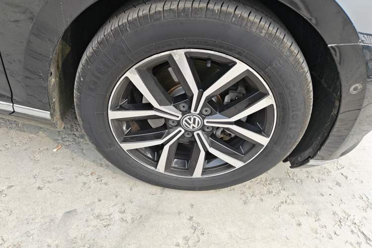 Used Volkswagen Magotan 2017 330TSI DSG Luxury Model Right Front Wheel Hub