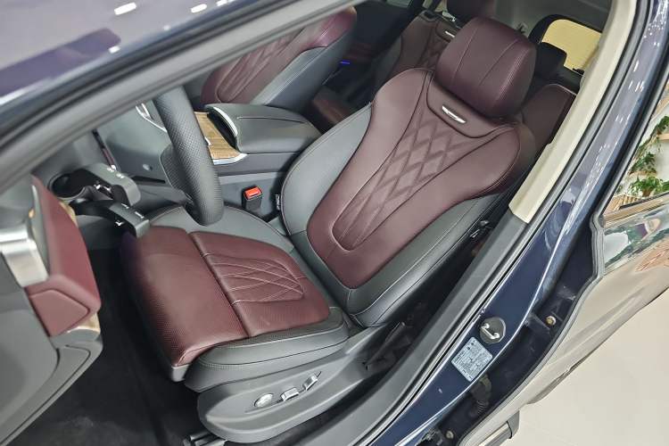 Used Hongqi HS7 2023 2.0T Automatic All-Wheel-Drive Flagship Edition Six Seats