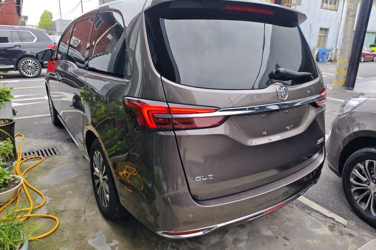 Used Buick GL8 2023 Facelifted Land Cruiser Executive Luxury Version Rear Left 45 Deg