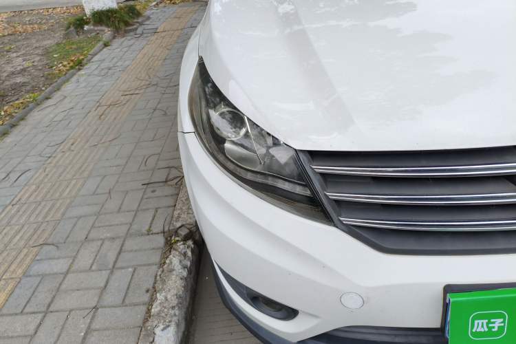 Used Dongfeng Fengon 580 2017 1.5T Manual Luxury Model Right Front Headlight