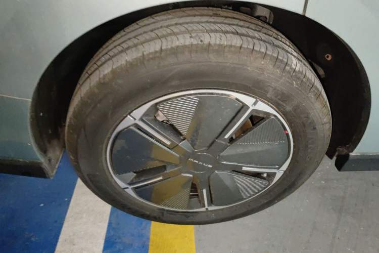 Used SAIC MAXUS Dajia 7 2024 Revised Version Super Hybrid Long-Range Edition Enjoyment Version Right Rear Wheel Hub