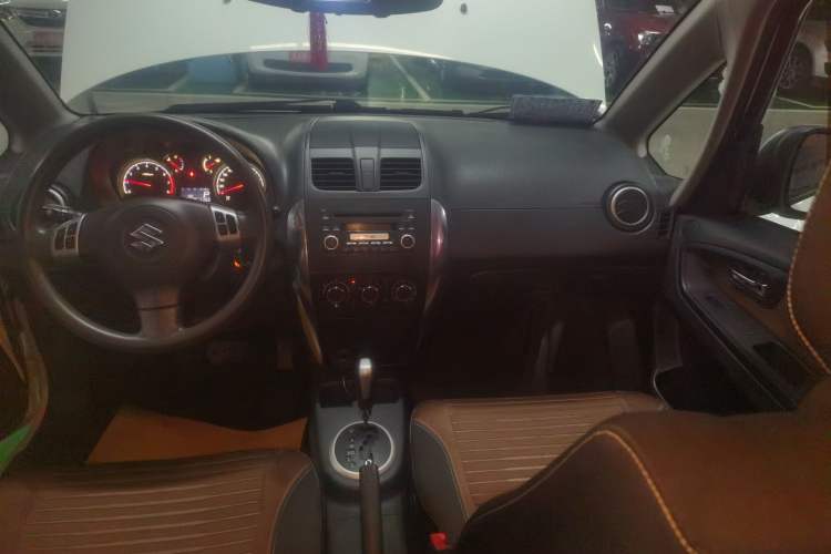 Used Suzuki SX4 2016 1.6L Automatic Classic Edition Audio And AC Panel