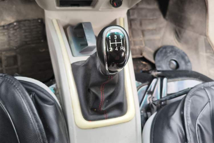 Used Jinbei New Hiace X30L CNG 2023 70L CNG Wealth Edition 6/7-seater Bus Non-Air-Conditioned Model SWCC15M