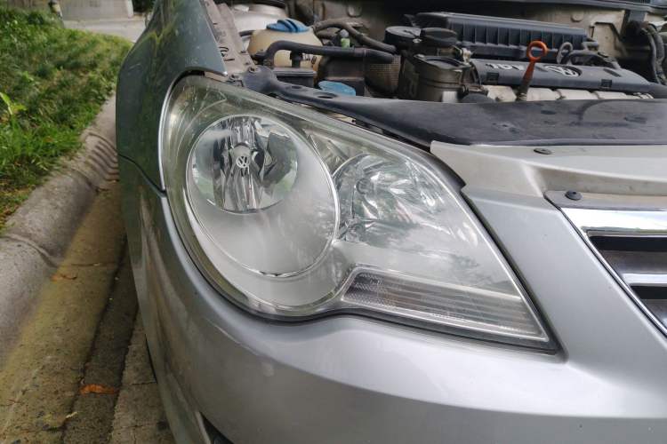 Used Volkswagen Bora 2012 1.6L Automatic Fashion Edition Right Front Headlight