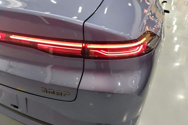 Used Nissan N6 2026 Model 180 Max Right Rear Taillight