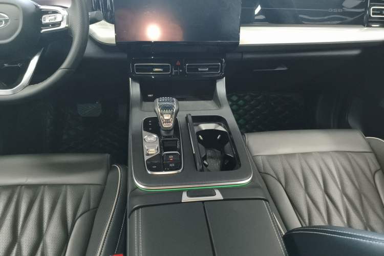 Used GAC Trumpchi GS8 2022 Linghang Series 2.0 TGDI Two-Wheel-Drive Luxury Smart Connectivity Version (7 Seats) Gear Lever