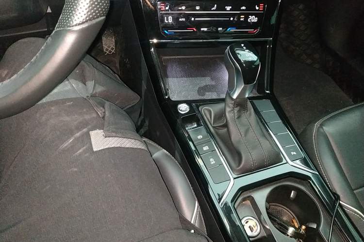 Used Volkswagen Passat 2023 Revised 330TSI Elite Edition Gear Lever