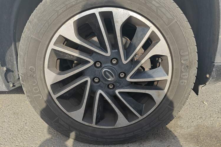 Used GAC Trumpchi GS4 2017 235T Automatic Two-Wheel Drive Elite Edition Right Front Wheel Hub