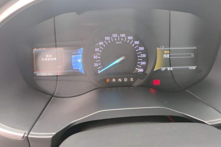 Used Ford Edge 2018 EcoBoost 245 Two-Wheel-Drive Titanium 7-Seater China V Standard Odometer Close Up