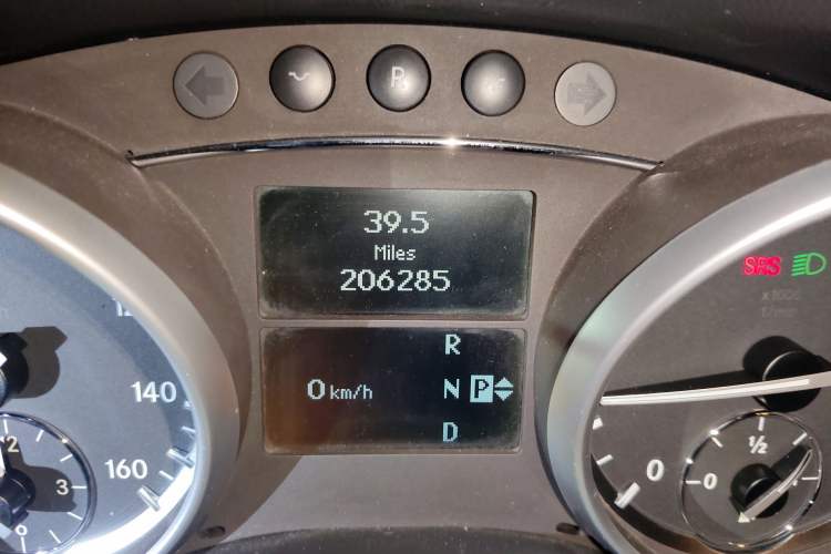 Used Mercedes-Benz GL-Class  Odometer Close Up