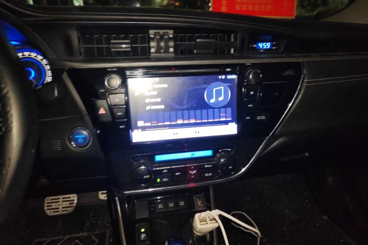 Used Toyota Corolla 2016 Dual-Engine 1.8L E-CVT Elite Edition Audio And AC Panel