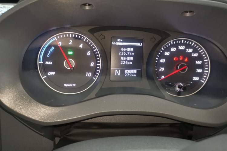 Used Wuling Yangguang 2024 300KM Comfort Version Passenger Van 75kW
