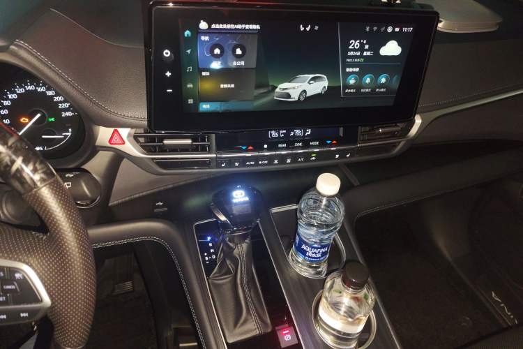 Used Toyota SIENNA 2024 2.5L Hybrid Four-Wheel Drive Prestige Edition
