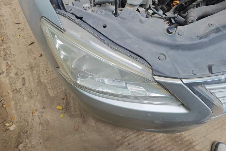Used Nissan Sylphy 2012 1.6XE CVT Comfort Edition Right Front Headlight