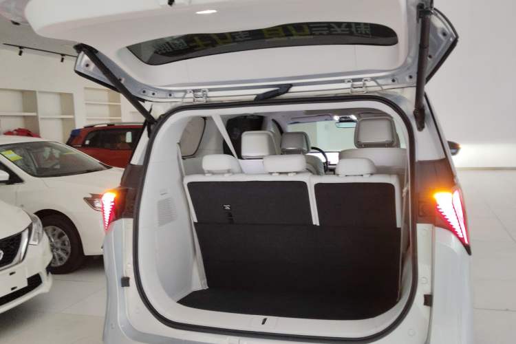 Used Buick GL8 New Energy 2024 Lu Zun Luxury Edition 7-Seater Trunk