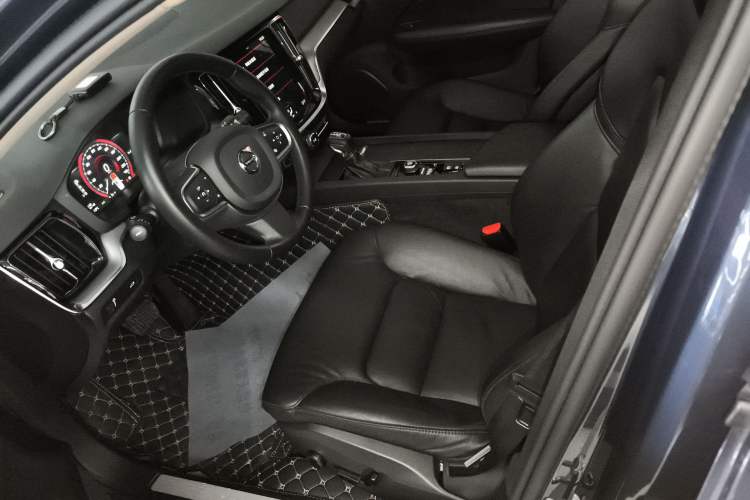 Used Volvo S60 2021 T4 Zhiyi Luxury Edition
