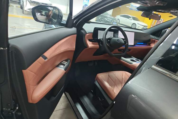 Used CHANGAN CS75 PLUS 2025 4th Generation 1.5T New Blue Whale Smart Flagship Version
