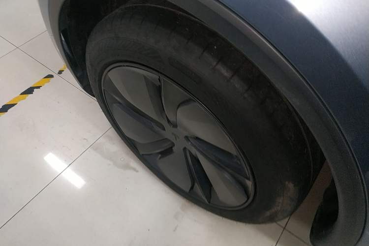 Used Tesla Model Y 2025 Rear-Wheel-Drive Version