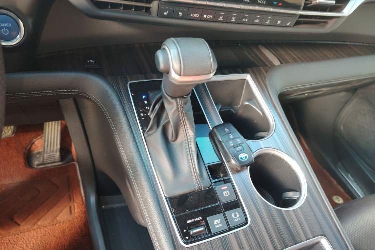 Used Toyota Sienna 2021 2.5L Hybrid Platinum Edition