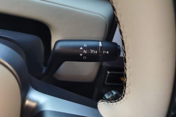 Used iCAR V23 2025 401 Two-Wheel Drive Intelligent Driving Version Gear Lever