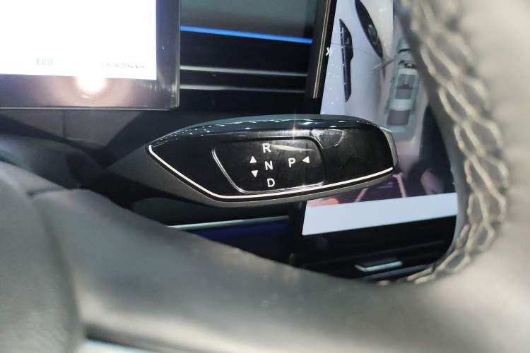 Used Chery Fengyun A8L 2025 1.5 TGDI 145 km Luxury Version Gear Lever