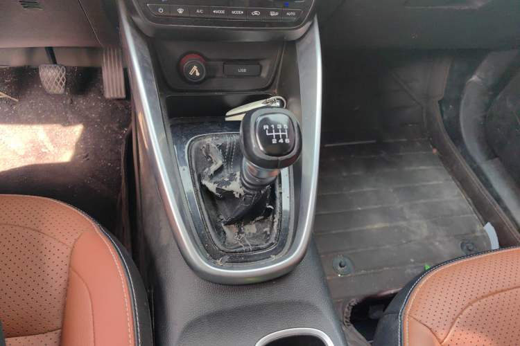 Used Baojun 510 2017 1.5L Manual Luxury Model Gear Lever