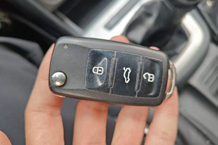 Used Volkswagen Gran Lavida 2013 1.6L Manual Fashion Model Vehicle Key